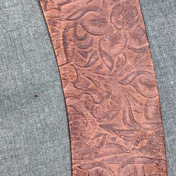 Saks, very wide Italian leather tooled belt, L - Picture 9 of 11